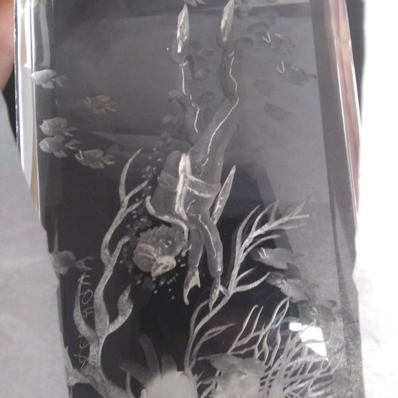 Lucite Reverse Carved Paperweight Sculpture signed Leah underwater scene scuba - Picture 3 of 15